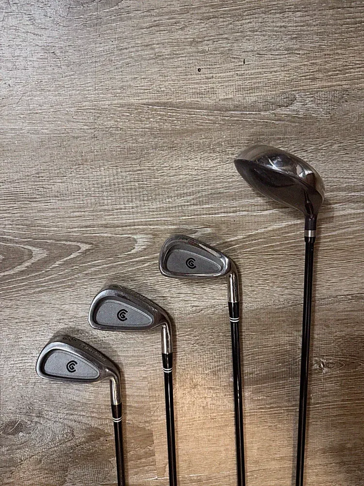 (4) Cleveland Junior Series Golf Set - Driver+5/6+7/8+9/P - Right Hand