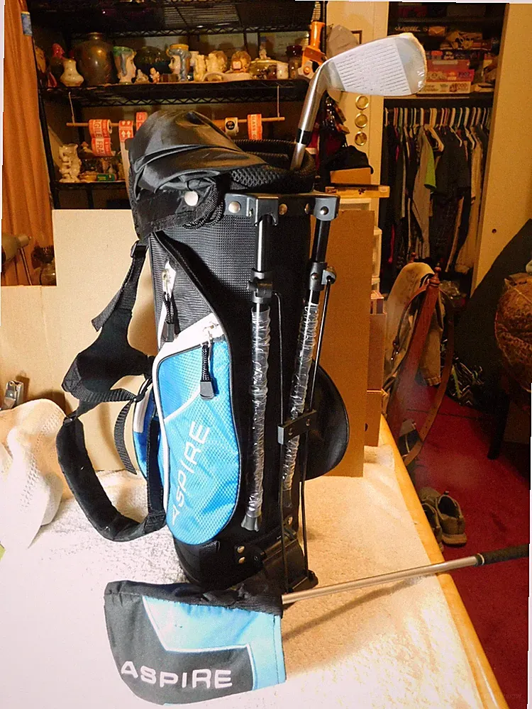 Aspire Jr. Plus~Single Golf Bag With 2 New Clubs Black, Blue, & White Bag Color