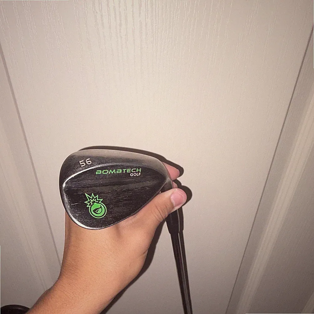 Bombtech Golf Sand Wedge 56° 10 Bounce Wedge Flex RH Steel Black/Green