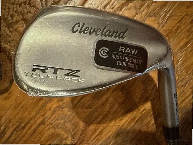 Brand New Cleveland RTZ Tour Rack 58 Degree RH Dynamic Gold Shaft