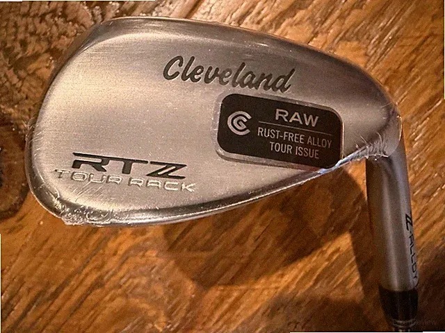 Brand New Cleveland RTZ Tour Rack 60 Degree Full Bounce RH Dynamic Gold Shaft