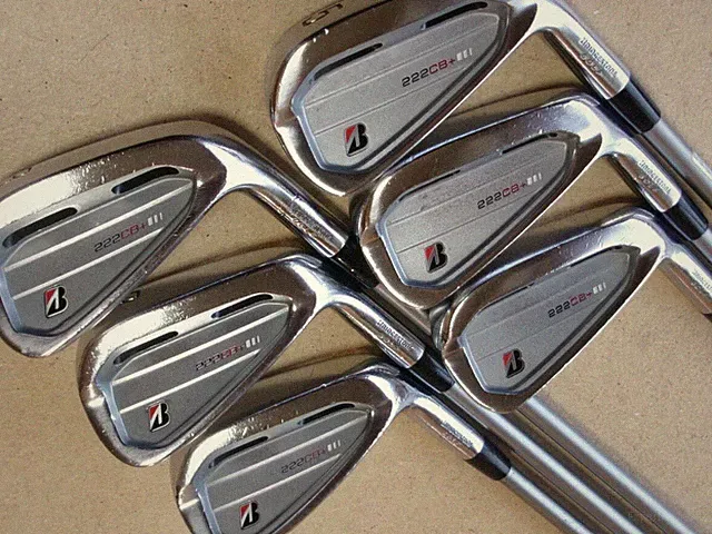 Bridgestone Golf 222 CB+ Plus Iron Set 5-PW Fujikura MCI-70 Stiff Graphite USED
