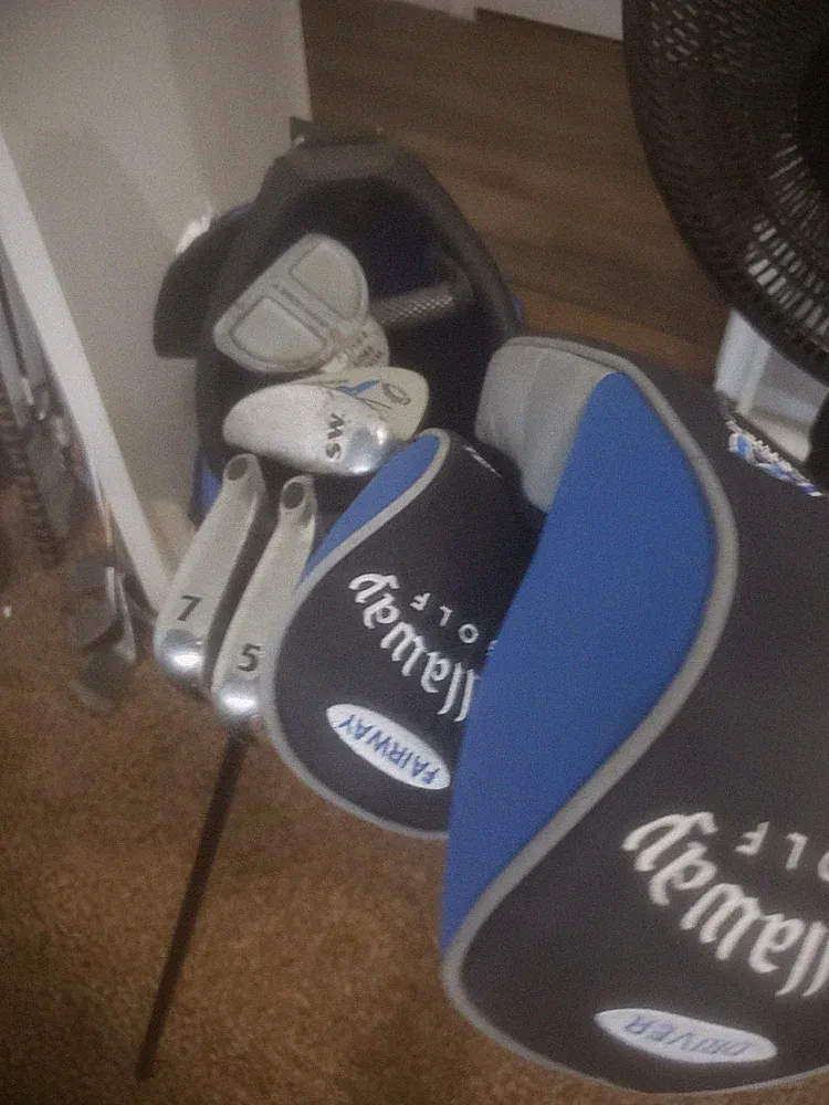 Callaway XJ Junior Complete Golf Club Set, 4 Clubs, Graphite Shafts, Blue Bag
