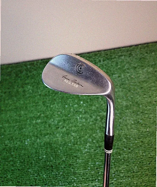 Cleveland 588 Reg Tour Action Sand Wedge RH, True Temper Dynamic Gold S300 Shaft