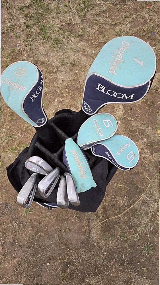 Cleveland Bloom Women's Golf Club Set Driver, Irons, Woods & Bag