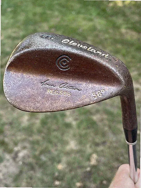 Cleveland Golf 588 Raw Tour Action SW 56° Wedge Right Steel Rusty 36”