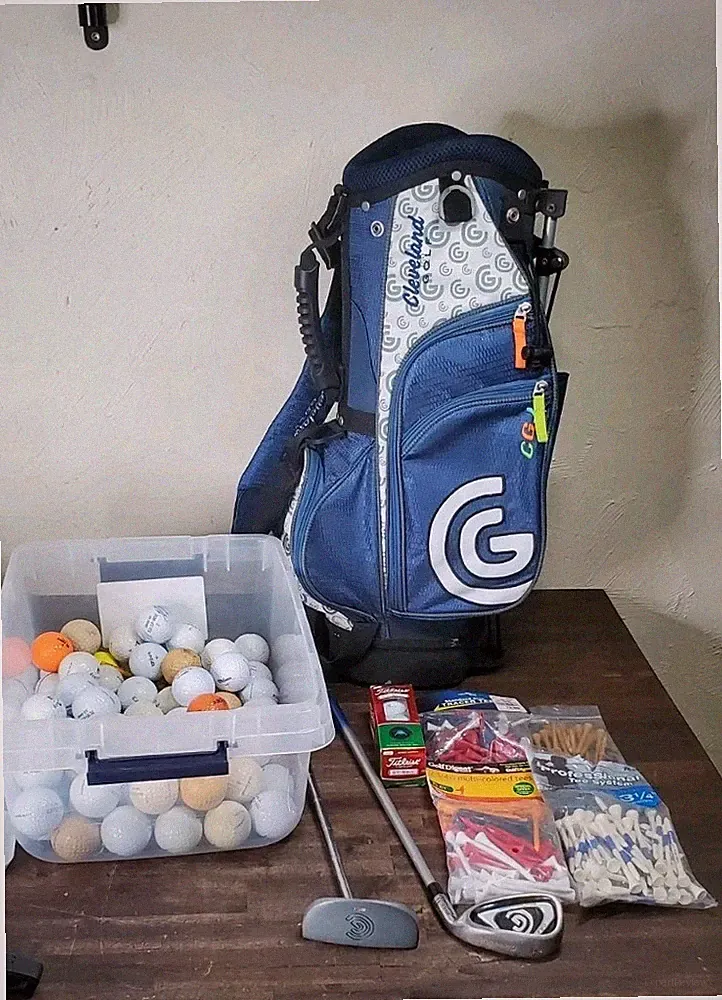 Cleveland Golf CGJ Kid's Iron Set with Bag 7 Iron And Putter PLUS BALLS TEES