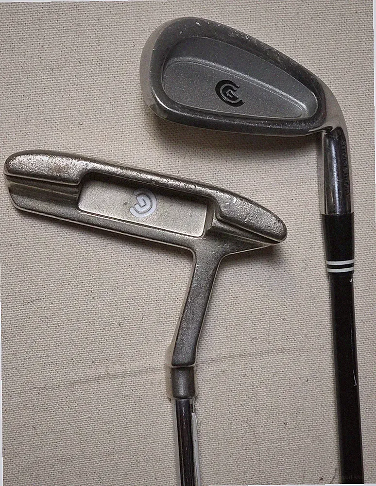 Cleveland Golf Lightweight Junior Flex Graphite Shaft 9/P Iron & Putter RH