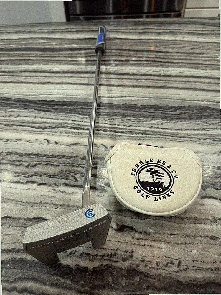 Cleveland HUNTINGTON BEACH SOFT 11 33in Right-Handed Putter