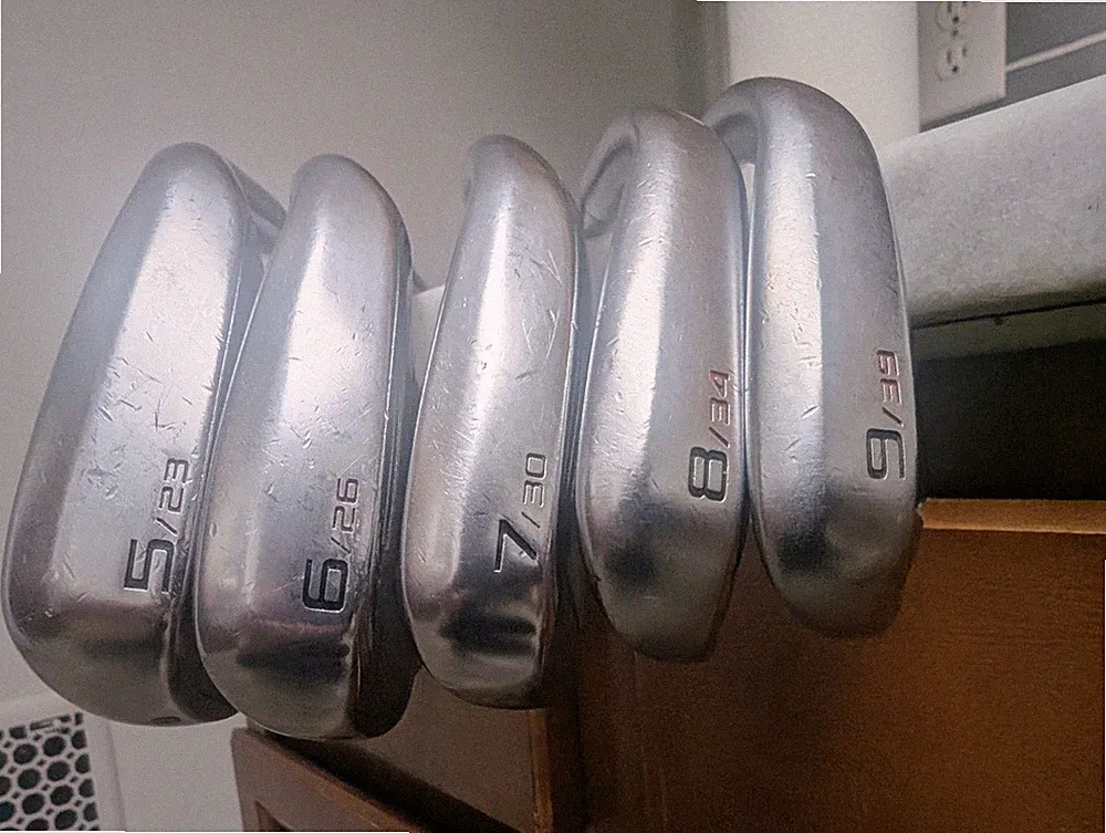 Cleveland Launcher UHX Irons Set (5-9 Irons) Miyazaki Graphite Regular Flex