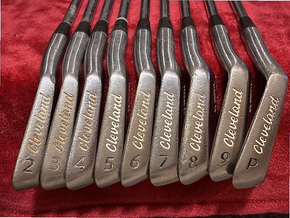 Cleveland Tour Action 588 Sq Grooves Iron Set (2-PW) - S300 Steel Shafts