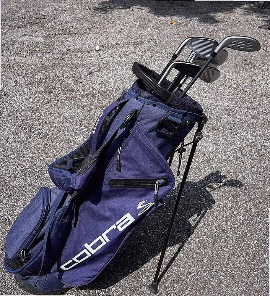 Cobra Air-X Right-Hand Graphite 7-Club Set 7-PW,SW,4-iron,4-Hybrid, and Bag