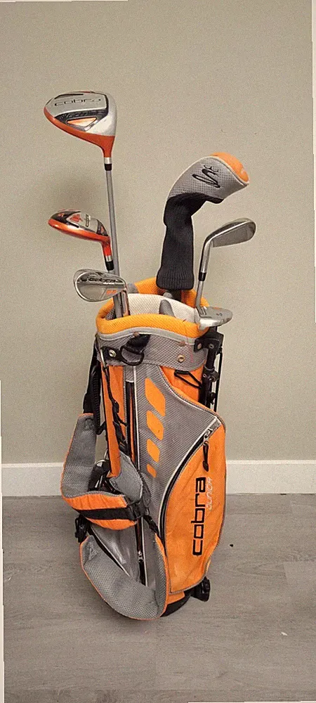 Cobra Jr. Golf Set RH Putter, 7 iron, SW, Driver, FW, Hybrid