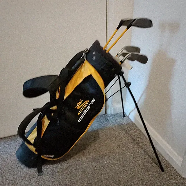 Cobra Jr Youth Set Driver, 3 Wood, 6 & 7 Iron, W, Putter RH + Black Yellow Bag