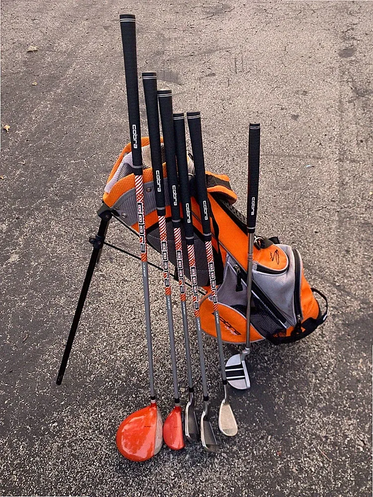 Cobra Junior Kids Youth Golf 6 Clubs W/ Bag - RH Driver, Hybrid, Irons, Putter