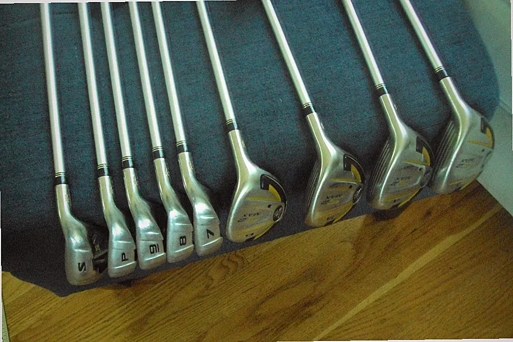 Cobra S2 Max hybrids/irons 3-PW,SW Aldila DVS 55g lite/senior std length