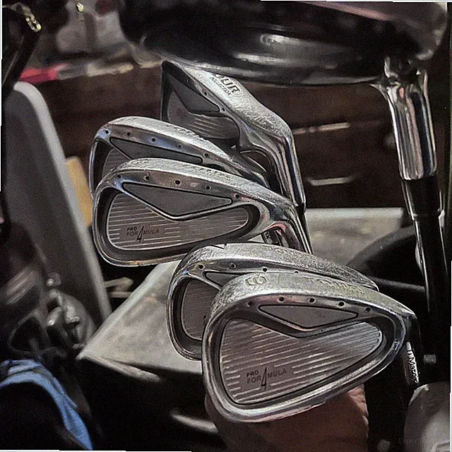 complete GOLF CLUB SET BARELY USED FLEX SHAFT UPGRADE PERFECT FOR BEGINNERS