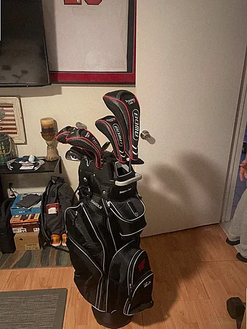 Founder's Club Bomb Set with Cart Bag, Black Excellent Condition Only Hit Twice.