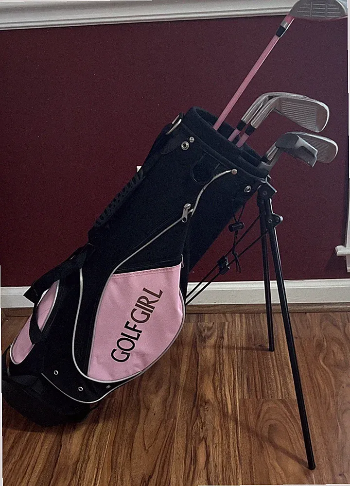 Golf Girl Junior Tour Golf Club Set Driver, 5,7,9 Irons Putter RH 5 Clubs & Bag