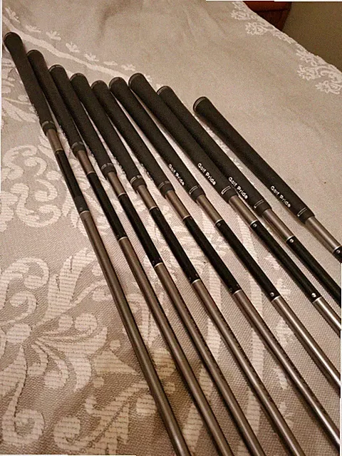 Golf irons 3-pw,u Cobra reg flex graphit, Odyssey putter Super Stroke grip