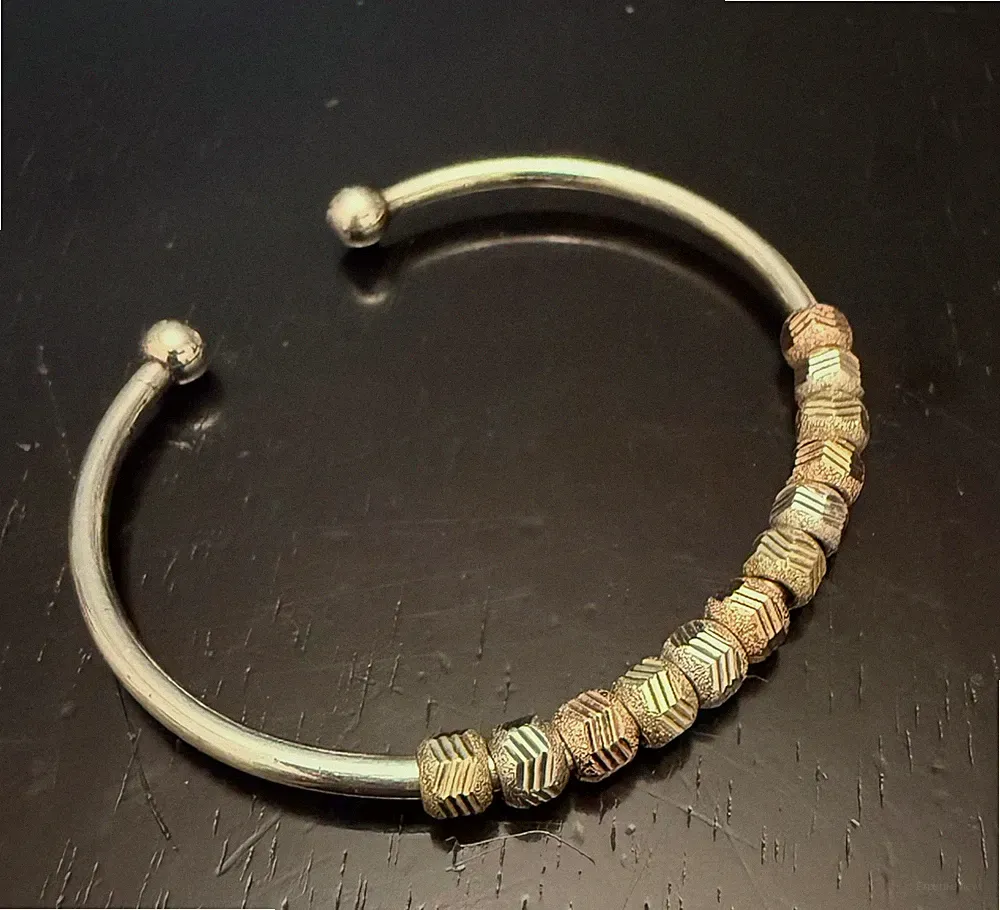 Golf Stroke/Score Counter by Golf Goddess. Silver Bracelet With Tricolor Beads