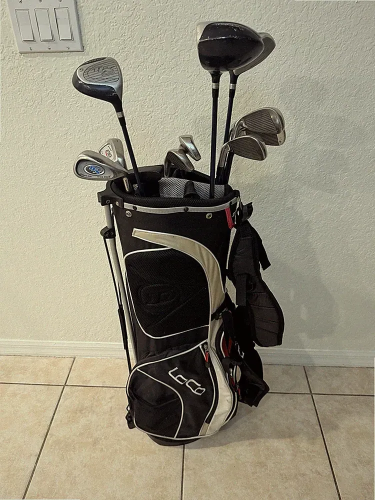 Great Beginner Golf Set With Bag Included!