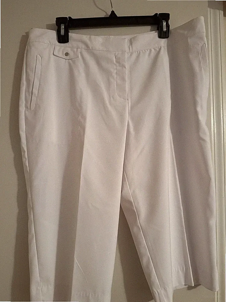 IZOD Golf women’s White Solid Flat Front Golf capri Size 14 Poly/Spandex
