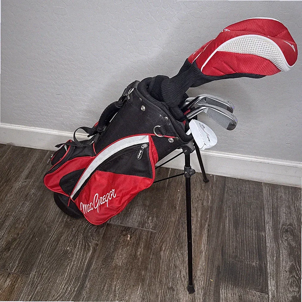 Junior RH MacGregor Tourney Golf Clubs, Head Covers, & Bag EUC