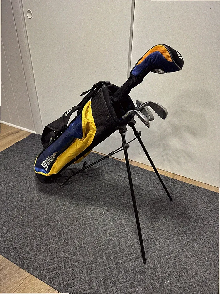 Junior Wilson "Rookie" Golf Set w/ Stand Bag - 5 Clubs - RH - Driver = 39"