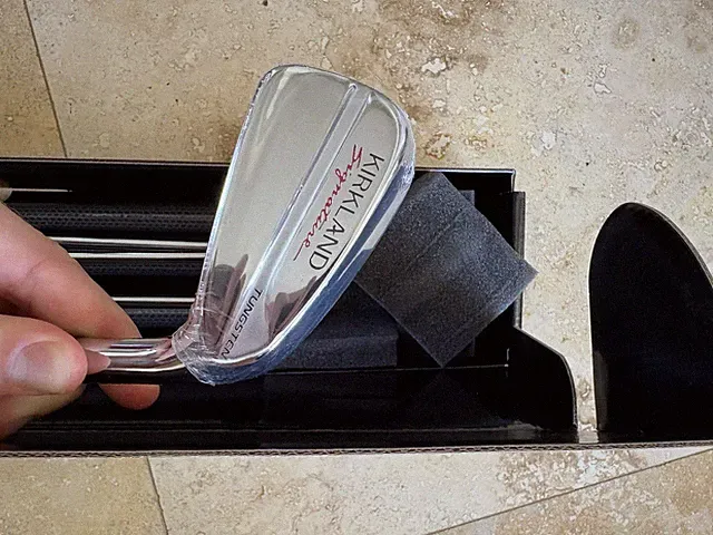 Kirkland Signature 7-Piece Right-Handed Iron Set, 4-PW, Stiff S Flex 🇺🇸