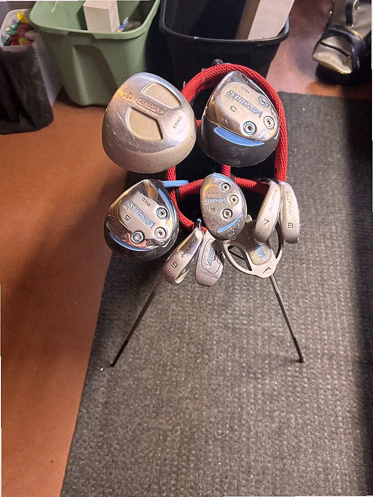 Ladies 9 Club Starter Golf Set RH with Nike Stand Bag, Balls, Tees