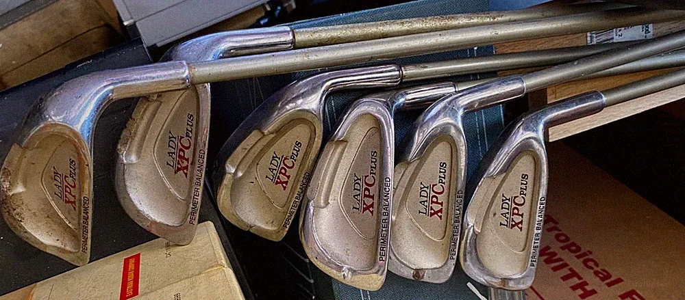 Lady XPC Plus Beginner Golf Iron Set / 3 5 7 9 PW SW / Women's Graphite