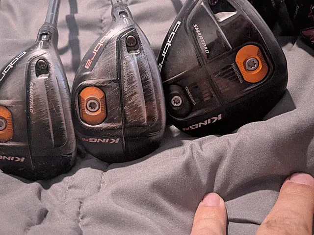 Left Cobra king f6 wood,hybrid set.3/4 wood.3/4,4/5 hybrids.stiff