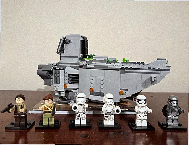 LEGO Star Wars First Order Transporter set 75103 99% complete