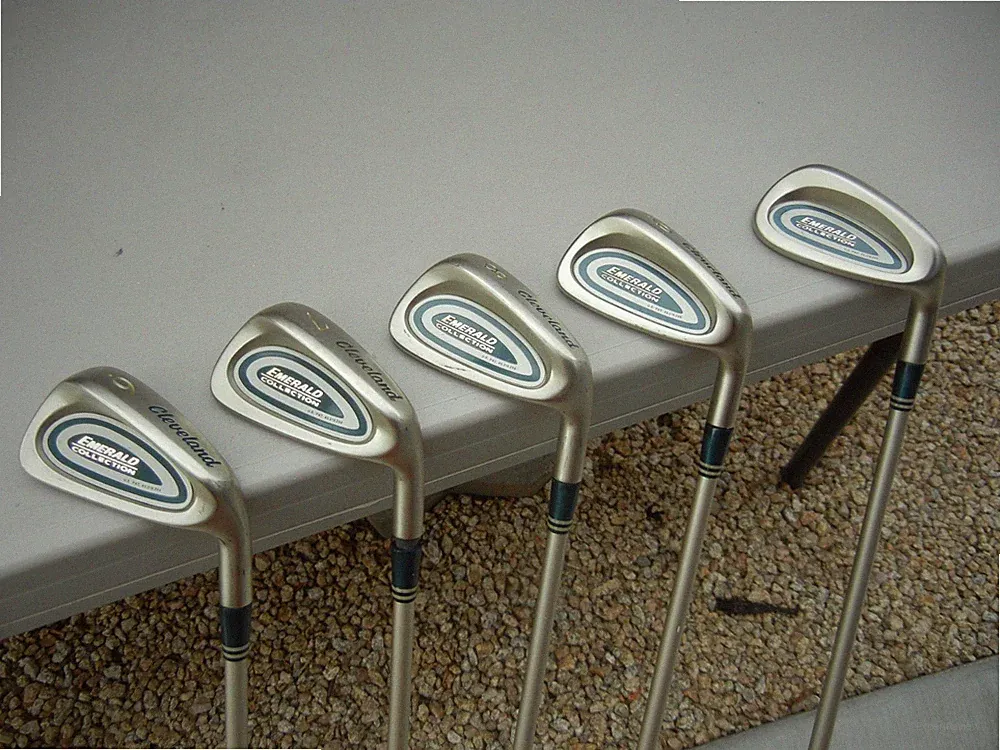 Lot of 5 Golf Clubs: Womens CLEVELAND EMERALD Irons 6-9 Wedge S, RH, PRISTINE!