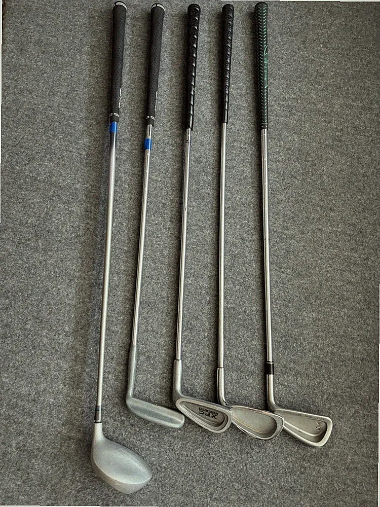 LOT OF 5 YOUTH GOLF CLUBS RIGHT HANDED TITLEIST 7 IRON GOLFSMITH KUNNAN PROTOUCH