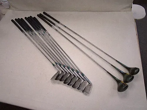 MACGREGOR LADIES GOLF CLUB SET OF 8 CLUBS AND 3 DRIVERS RIGHT HAND DX