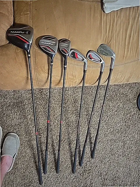 Maxfli Black Max Driver, 3 Wood, 3/4i Hybrid, Irons 5,9,SW, 6 JR Flex Club Set