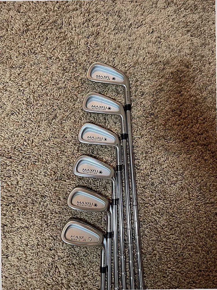 Maxfli Revolution Irons 3,4,5,6,9,and PW Steel Shafts RH