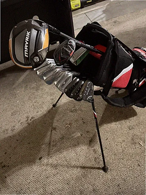 Men’s Right Handed Set Of Golf Clubs Bag Included. Callaway, Titleist & Mizuno