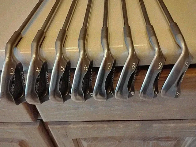 MENS RH PING ZING BLACK DOT 8 CLUB IRON SET 3-S - STEEL