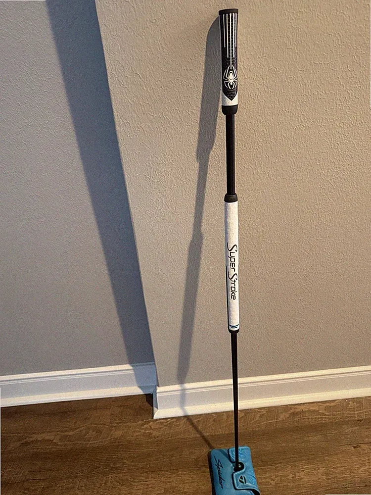 Mint Condition Taylor Made ZT MAX LONG Putter. 45” with Headcover included.