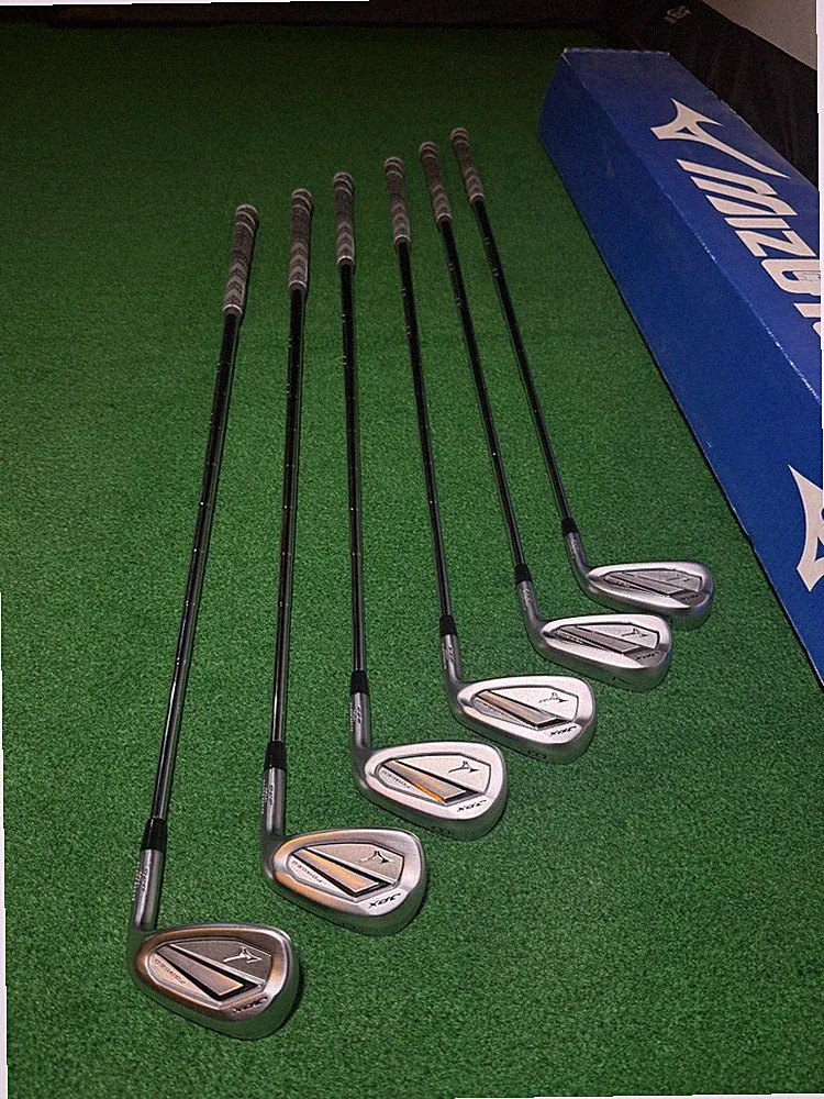 mizuno jpx 925 forged irons, stiff flex S300 Dynamic gold 115, new grips