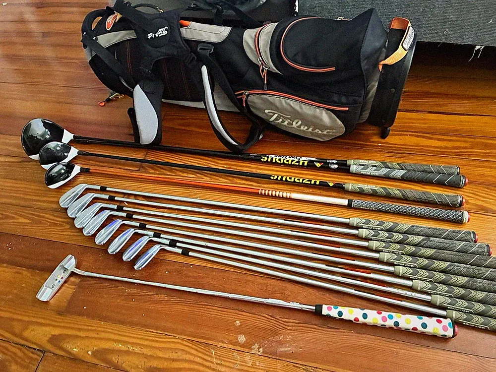 Mizuno Mp-18 3-pw, Taylormade driver, 3 wood, hybrid, Scotty Cameron Newport.