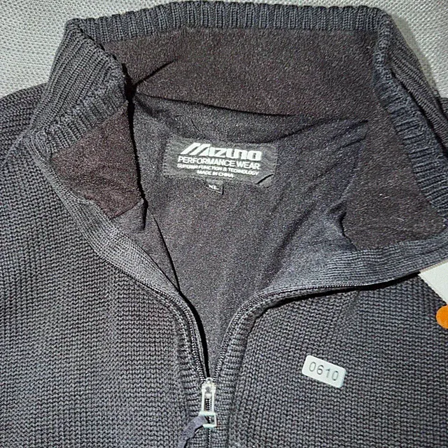 Mizuno Performance Wear Mens XL Black Quarter Zip Lined Knit Sweater Mock Neck