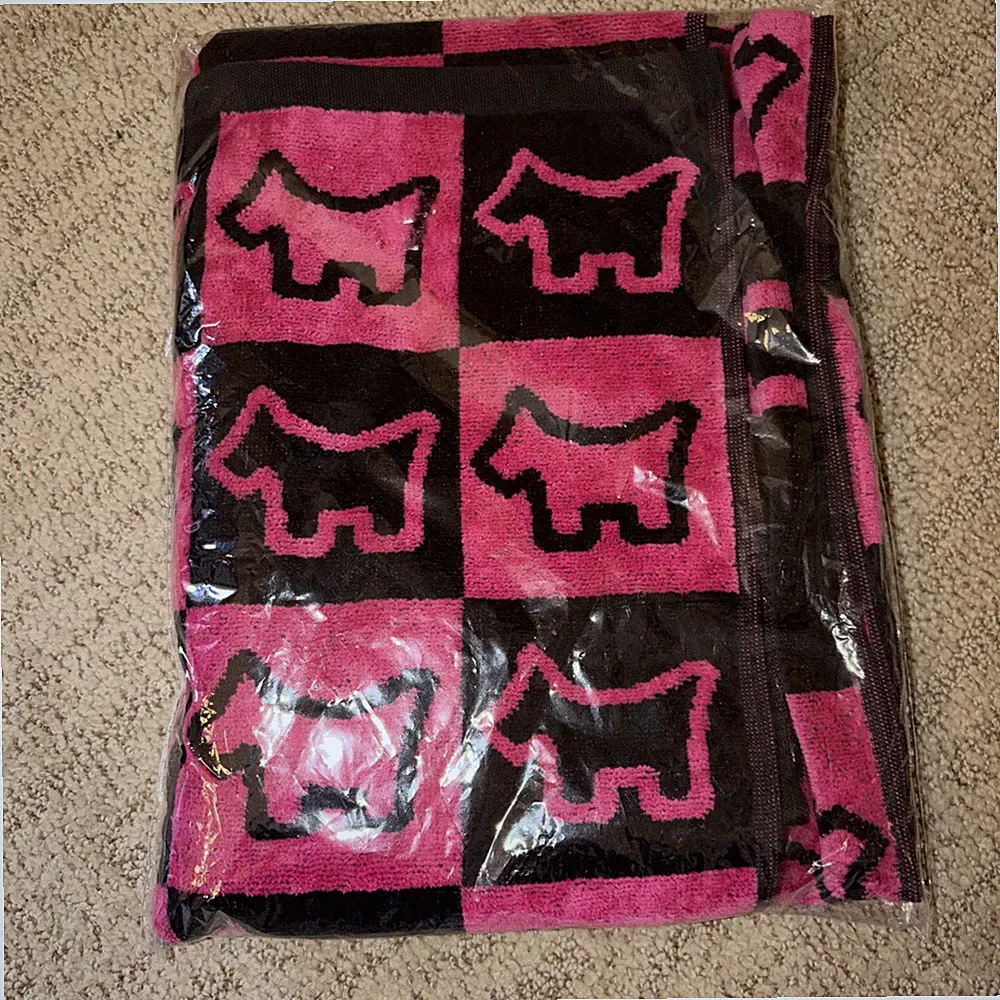 NEW Scotty Cameron Checkered Dog Pink/Black Golf Towel - gallery