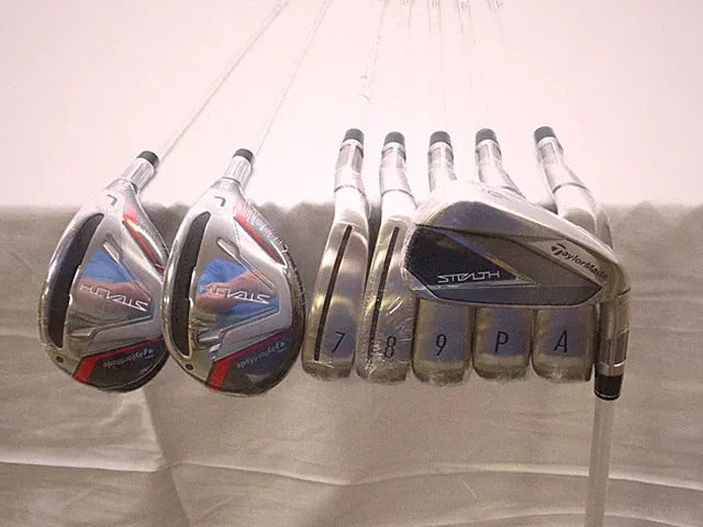 New TaylorMade Stealth Combo Iron Set 4H-AW Ascent 45g Ladies Flex Graphite