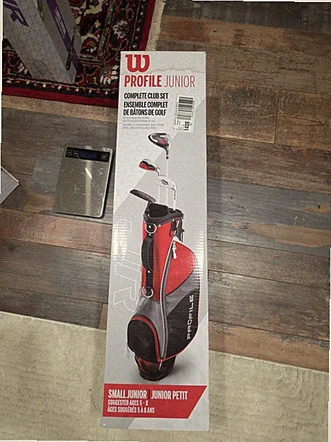 New Wilson Small Junior Set Red (Driver Iron Wedge Putter and Bag Right Handed