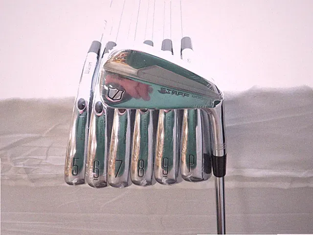 New Wilson Staff Model Blade Iron Set 4-PW Dynamic Gold S300 Stiff Flex Steel*