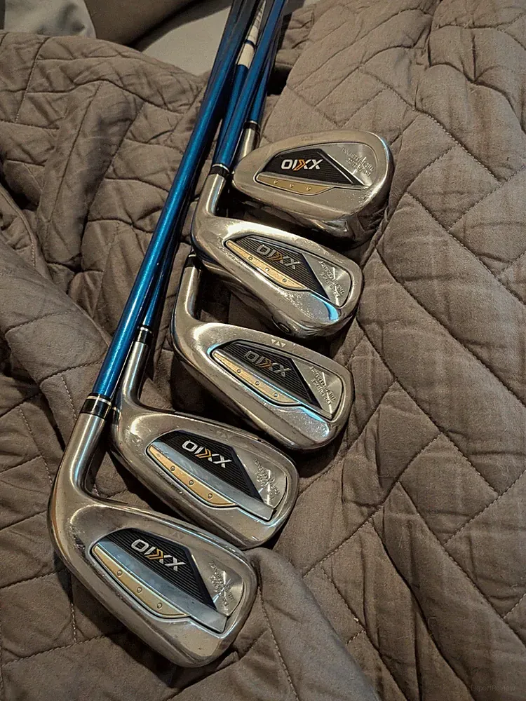 Nice Right XXIO 13 iron set. 6-PW.graphite regular